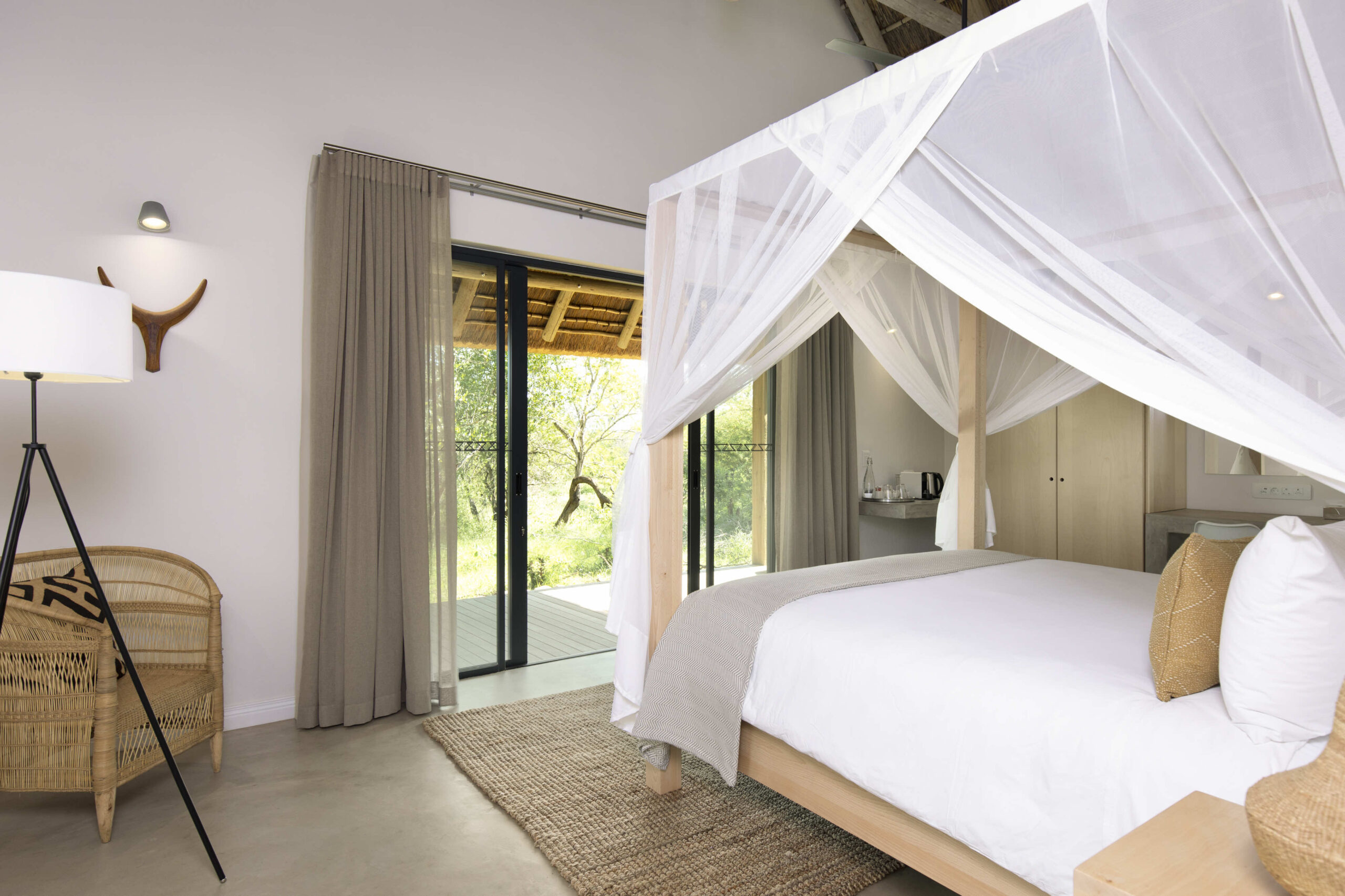 Mbali premium deluxe cottage Unembeza Boutique Hotel Hoedspruit bedroom interior
