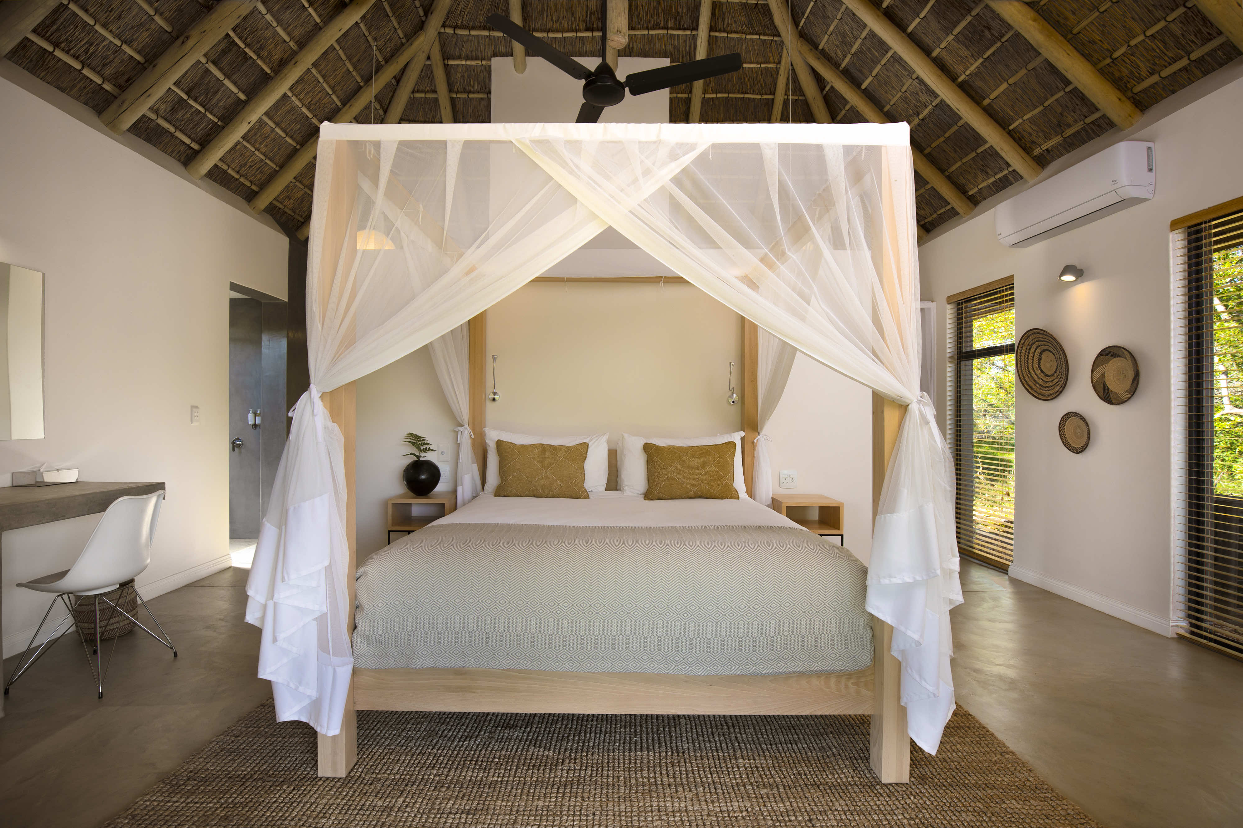 Mbali premium deluxe cottage Unembeza Boutique Hotel Hoedspruit bedroom